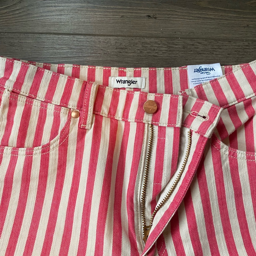 Red & Cream stripped Wrangler jeans - Picture 2 of 6